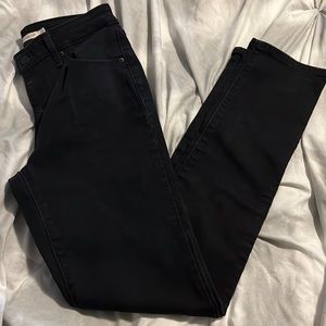 Black Mid-Rise Skinny Levi's
